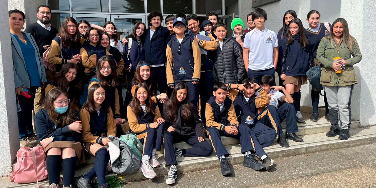 Estudiantes de Colegio Pumahue visitan Laboratorios del Departamento de Ciencias Físicas